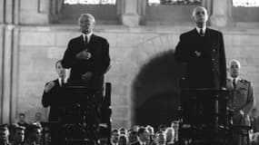 Le président Charles de Gaulle et le chancelier allemand Konrad Adenauer le 8 juillet 1962 à la cathédrale de Reims pour une messe de réconciliation franco-allemande 