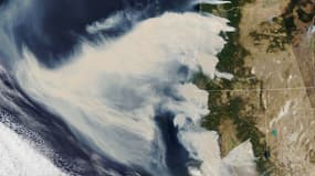 Photo satellite des fumées des incendies sur la côte ouest des États-Unis, le 8 septembre 2020