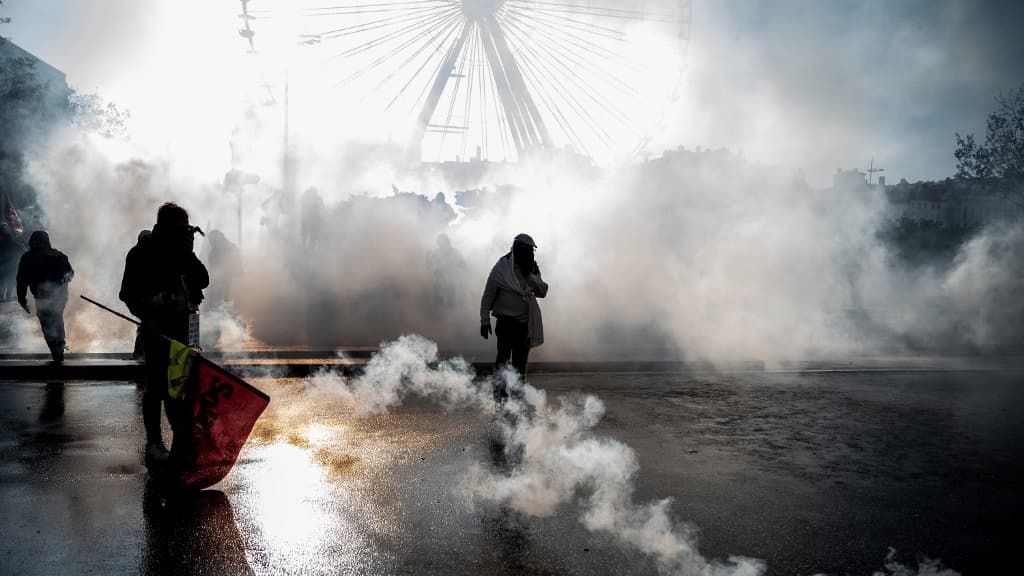 Manifestation contre la réforme des retraites à Lyon: premiers incidents en marge du cortège
Manifestation contre la réforme des retraites à Lyon: premiers incidents en marge du cortège