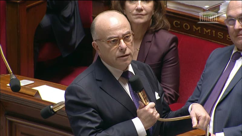 Bernard Cazeneuve lors de la séance des Questions au gouvernement le 15 février 2017.