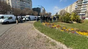 Les forains de la Plaine, à Marseille, bloquent le rond-point du Prado le 8 mars 2022.