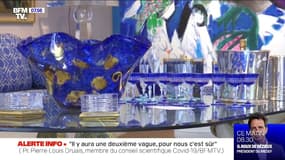 La collection bleue de Michou en vente aux enchères pour sauver son cabaret