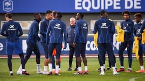 Didier Deschamps et ses joueurs lors d'un entraînement de l'équipe de France, 21 mars 2023