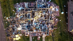 Une vue aérienne d'une maison de Rolling Fork, dans le Mississippi, détruite après le passage de tornades.