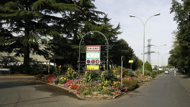 Entrée de la Ville de Grigny (Essonne) le 2 septembre 2016