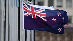 Le drapeau néo-zélandais flottant sur Wellington