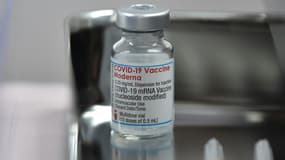 Un flacon du vaccin Moderna contre le Covid-19, le 14 juin 2021 à Tokyo (photo d'illustration)