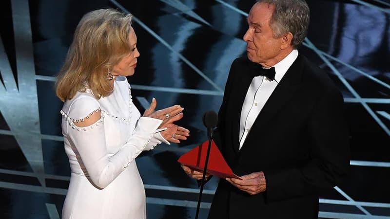 Warren Beatty et Faye Dunaway avant l'annonce erronée du meilleur film aux Oscars 2017.