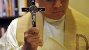 Un prêtre-exorciste philippin, en 2011. (photo d'illustration)