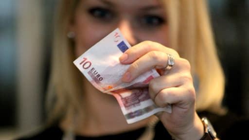 Des euros, ou des dinars: en Espagne et en Tunisie, on utilise les billets de banque pour montrer sa révolte (Photo d'illustration)