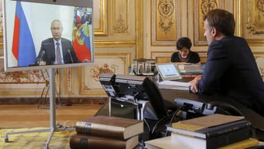 Emmanuel Macron et Vladimir Poutine lors d'une visioconférence en le 26 juin 2020.