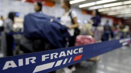 ir France a prévu dimanche d'assurer huit vols sur dix, au deuxième jour d'un mouvement de grève qui se renforce, selon les syndicats. La compagnie assure que 80% des vols seront maintenus, le même taux que lors du premier jour, samedi, d'une grève des hô