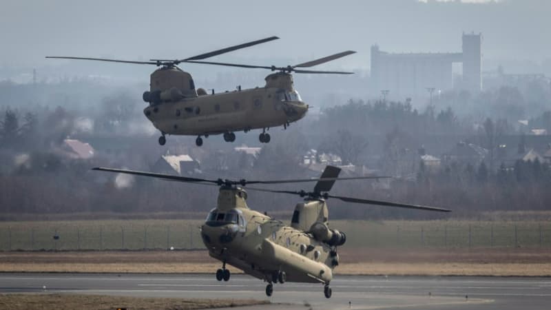 Des helicopteres Chinook de l US Air Force atterrissent a l aeroport de Rzeszow dans le sud est de la Pologne pres de la frontiere ukrainienne le 16 fevrier 2022 1237540