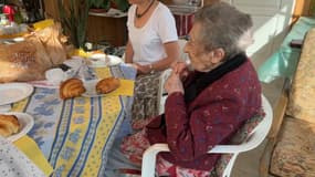 France, habitante de Brindas (Rhône) de 98 ans atteinte de la maladie d'Alzheimer et de démence, avant d'être emmenée de force par la gendarmerie en Ehpad le mardi 18 juillet 2023.