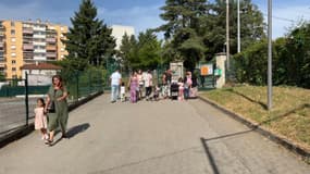 Les parents d'élèves s'inquiètent face au manque de personnel à l'école maternelle Louise-Chassagne.