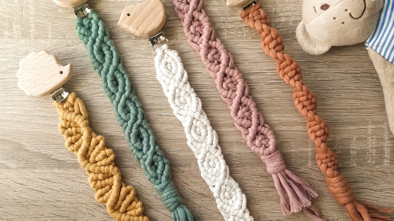 Des attache tétines personnalisables 