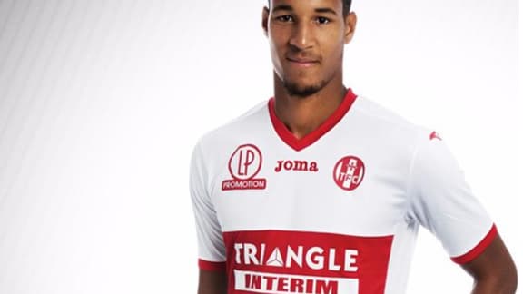 Christopher Jullien avec le nouveau maillot du TFC