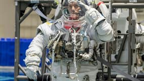 L'astronaute Thomas Pesquet lors d'un exercice de maintenance au centre spatial de la Nasa de Houston pour son prochain vol à bord de la capsule Crew Dragon de Space X