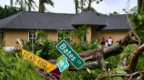 Des dégâts après une tornade à Fort Myers, en Floride, le 9 octobre 2024, à l'approche de l'ouragan Milton.