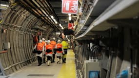 Des visiteurs sur le site du laboratoire souterrain de l'Agence nationale pour la gestion des déchets nucléaires (Andra) à Bure, dans la Meuse, en février 2013.