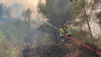 Les pompiers des Bouches-du-Rhône en intervention lors de l'incendie de la Montagnette. 
