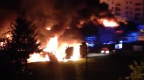 Incendie d'ampleur à la gendarmerie de Grenoble - Témoins BFMTV