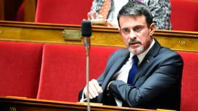 Manuel Valls lors des questions au gouvernement à l'Assemblée nationale, le 10 octobre 2017