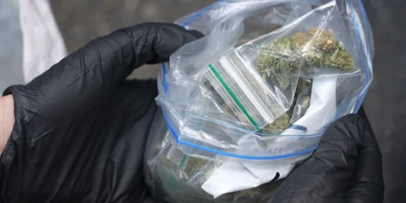 Des sachets de stupéfiants saisis dans la cité des Oliviers A à Marseille (Bouches-du-Rhône) le mardi 9 décembre 2025.