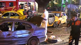 Dimanche soir, secours et forces de l'ordre s'activent sur les lieux de l'attentat, en plein cœur d'Ankara.