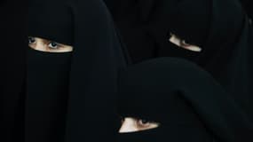La burqa doit-elle être interdite dans l'espace public? Un canton suisse organise dimanche un référendum sur cette question sensible