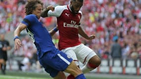 David Luiz face à Alexandre Lacazette