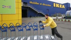 L'ancien responsable de la sécurité d'Ikea en France, licencié au printemps, assure que l'espionnage d'employés par des officines payées par l'entreprise lui était demandé par la direction. /Photo d'archives/REUTERS/Olivier Pon