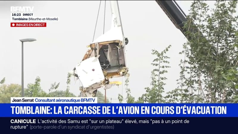 Crash aérien en Meurthe-et-Moselle: l'arrière de l'appareil levé pour procéder à l'évacuation