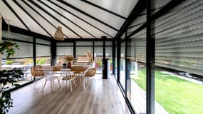 L'entreprise  AKENA est spécialisé dans la fabrication de vérandas, mais a étendu son offre vers les pergolas, les abris de piscines, les carports et les poolhouses. 