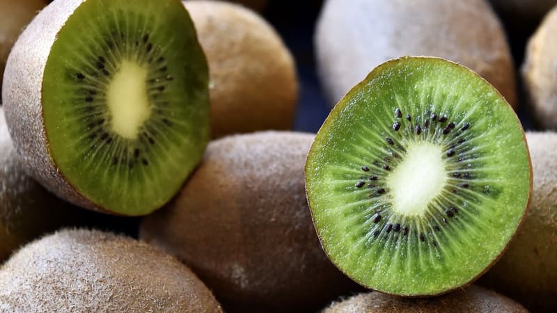 Environ 15.000 tonnes de kiwis faussement présentés comme d'origine française auraient été écoulés sur les étals dans l'Hexagone.