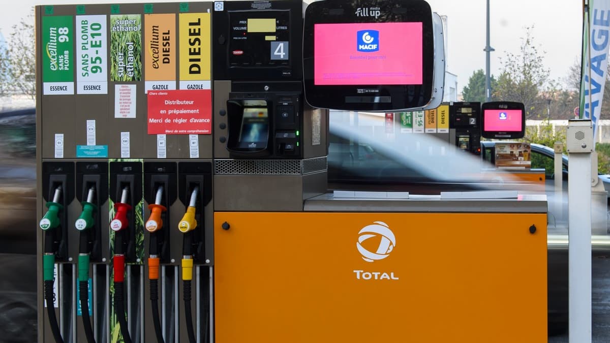 Les pompes à essence Total s'ornent d'écrans numériques publicitaires