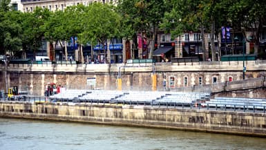 Des gradins installés sur les berges de la Seine, le 5 juillet 2024, pour les Jeux olympiques de Paris.