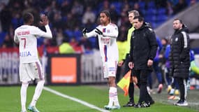Karl Toko Ekambi est remplacé par Bradley Barcola lors du match Lyon-Strasbourg (1-2, 19e journée de Ligue 1), le 14 janvier 2023