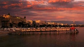 Cannes interdit la transformation en meublés de tourisme d'immeubles du centre