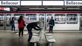 Opération de nettoyage dans le métro lyonnais avant le déconfinement