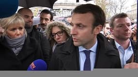 Attentats: Emmanuel Macron se recueille avec son homologue allemand place de la République
