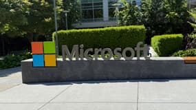Le logo Microsoft sur le campus de Redmond (Etats-Unis)