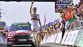 Tadej Pogacar à l'arrivée de la 12e étape à Hautacam, le 17 juillet 2025.