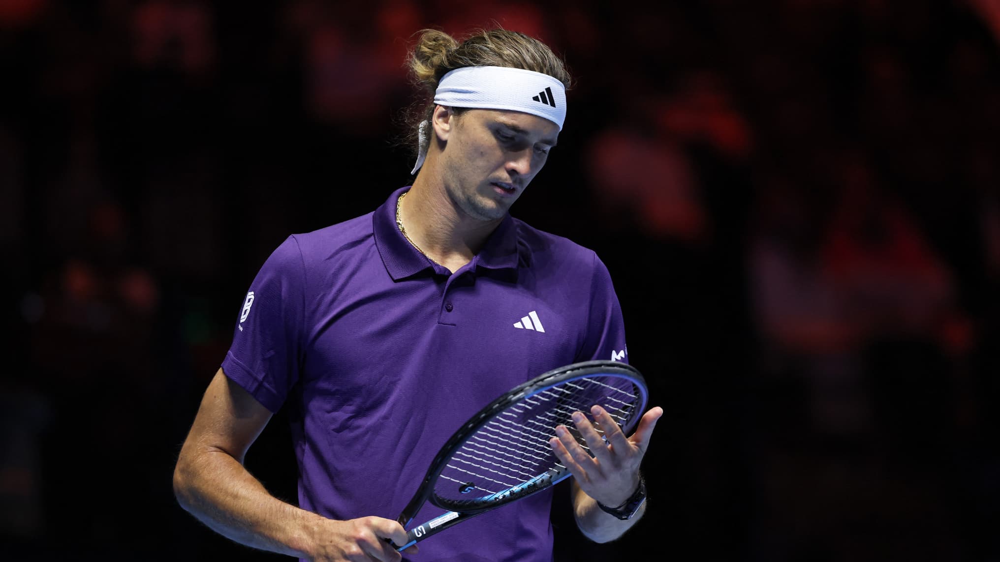 UNE DÉFAITE QUI RAPPORTE PLUS D'UN MILLION D'EUROS: ZVEREV ACCUSÉ D'AVOIR LÂCHÉ SON MATCH EN PRENANT UN TRÈS GROS CHÈQUE