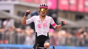 L'Equatorien Richard Carapaz s'imposant sur la 11e étape du Giro, le 21 mai 2025