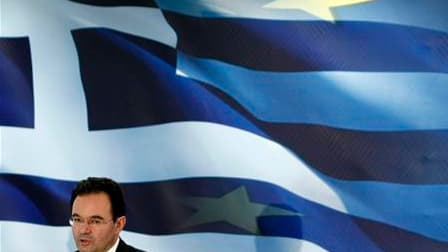 Le ministre grec des Finances, Georges Papaconstantinou. La Grèce, au bord du gouffre financier, a annoncé un nouveau plan d'austérité prévoyant une réduction de son déficit budgétaire de 30 milliards d'euros sur trois ans en échange de l'octroi d'une aid