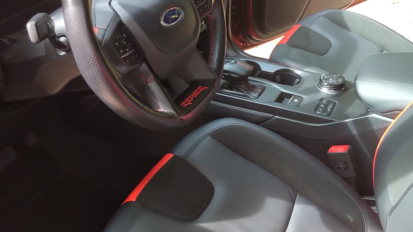L'habitacle du Ford Ranger Raptor.