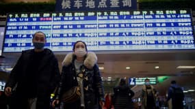 Des voyageurs à la gare de Pékin-Ouest, le 10 février 2021