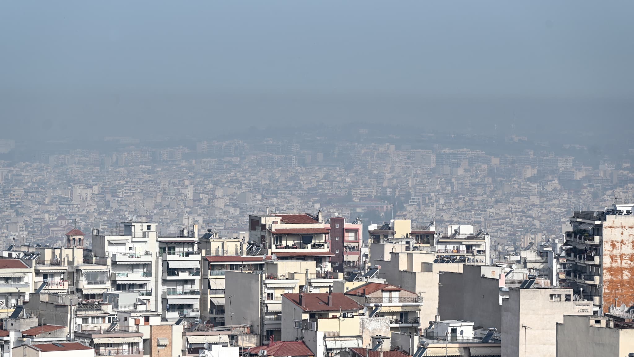 D'épais nuages de poussière et de sable du Sahara ont de nouveau envahi le ciel de Grèce le 1er avril 2024.