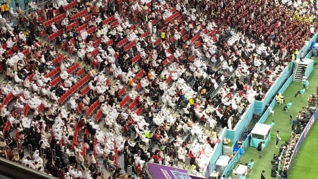 Les Qataris quittent le stade assez tôt...